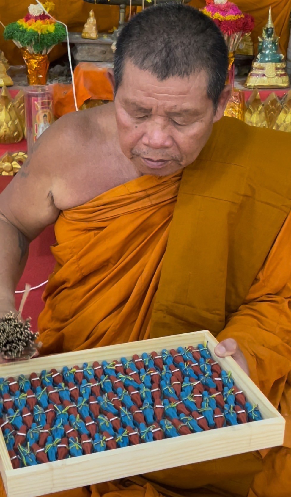 หุ่นคู่พ่อเสน่ห์แม่เมตตา หลวงปู่พงษ์ศักดิ์ ทันตะจิตโต วัดป่าเทพนิมิต จังหวัดกาฬสินธุ์