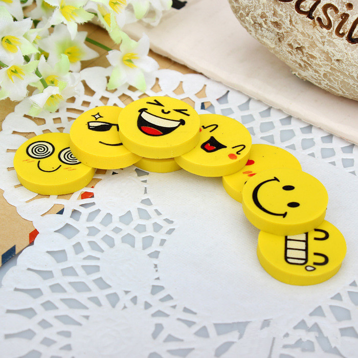 ยางลบลายหน้ายิ้ม [ 1 ชิ้น ] ชิ้นละ 1 บาท Ohwowshop