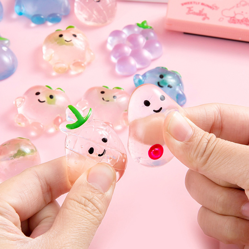 🌈🍇สกุชชี่ตุ๊กตาการ์ตูนผลไม้นุ่มนิ่ม🍊📌สุ่มคละแบบ✅พร้อมส่งในไทย ของเล่นคลายเครียด ของเล่นบีบสกุชชี่