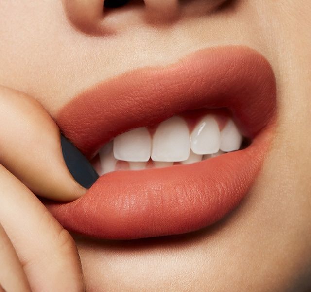 M.A.C Powder Kiss Liquid Lipcolour 5 ml. #998 Sorry Not Sorry