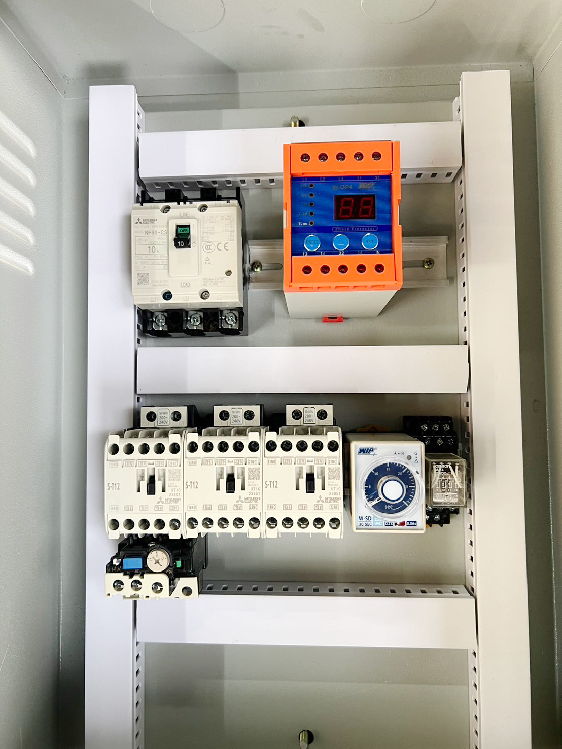 ตู้ไฟควบคุมการทำงาน