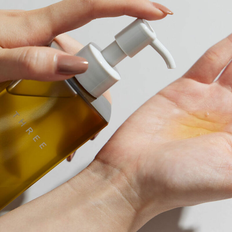 THREE Balancing Cleansing Oil (N) 185 ml.