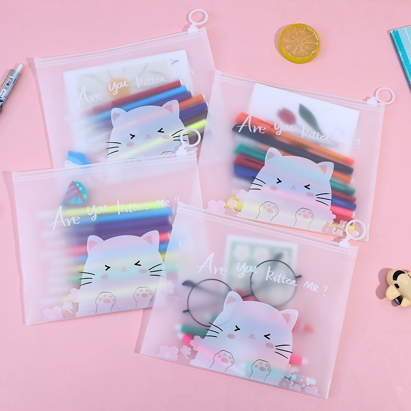🌈กระเป๋าใส่เครื่องเขียน A5🐱🌈Lovely Cat 21x17cm📌เลือกลาย ราคา 4 บาท✔️พร้อมส่ง Ohwowshop ซองใส่เครื่องเขียน ซอง เครื่องเขียน กระเป๋า กระเป๋าดินสอ
