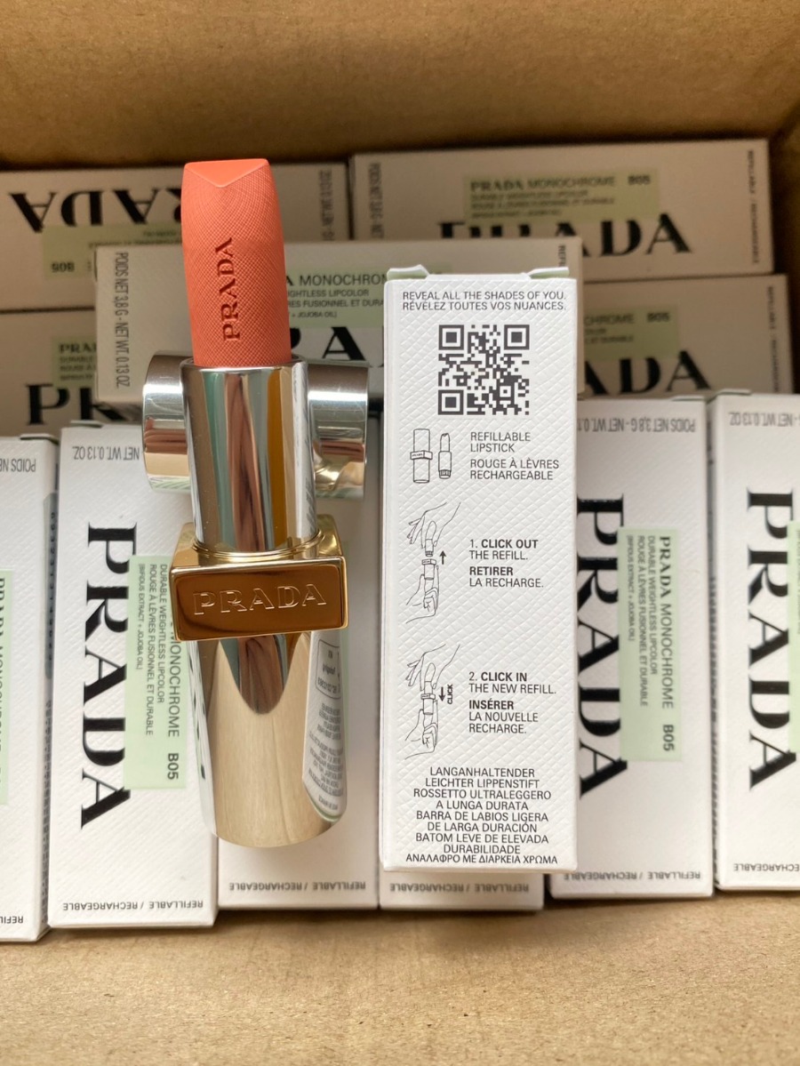 Prada Monochrome Hyper Matte Lipstick 3.8 g.. #B05 Fauve