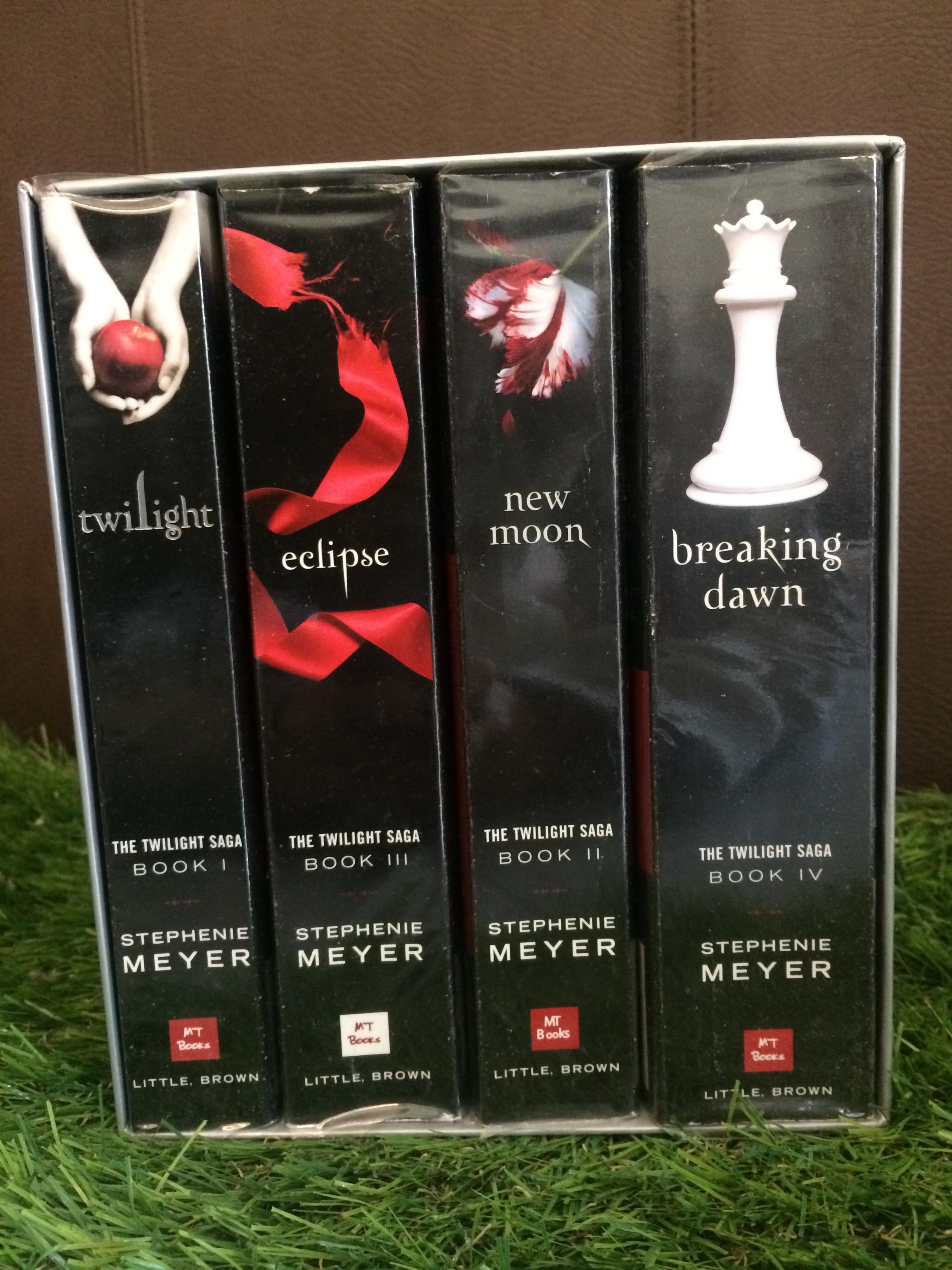 THE TWILIGHT SAGA COLLECTION BOX SET