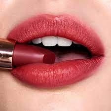 Charlotte Tilbury Matte Revolution Lipstick 1.1 g. #Walk of No Shame