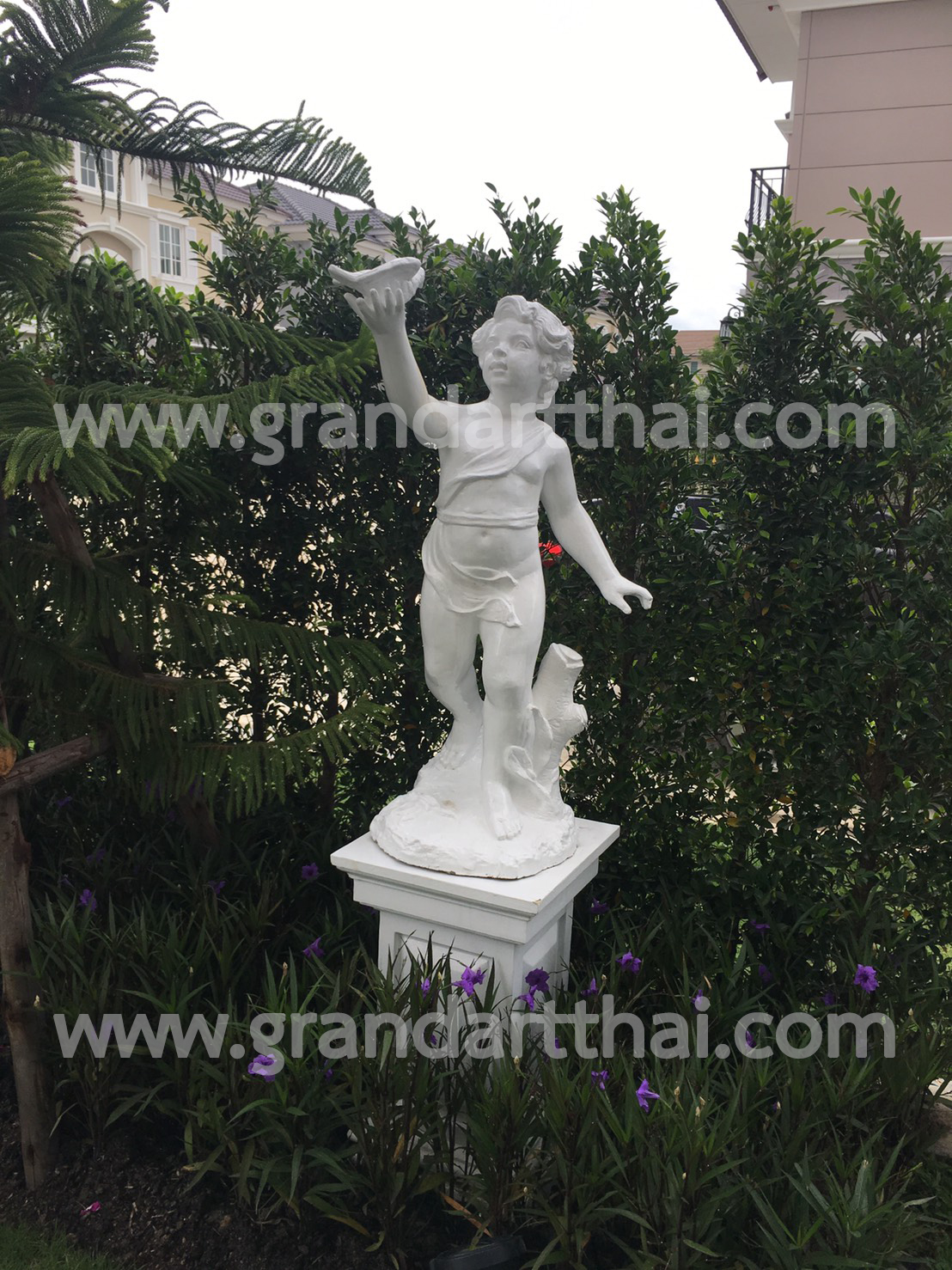 คิวปิดเด็กชูนกใหญ่
