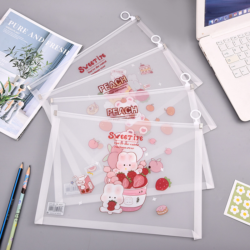 🌈ซองใส่เอกสาร🌈แฟ้มเอกสาร A4 ซิปห่วง ลาย Strawberry Rabbit 33x24.5cm📌เลือกลาย ราคา 18 บาท✅Ohwowshop เอกสาร สำนักงาน แฟ้ม ซองเครื่องเขียน