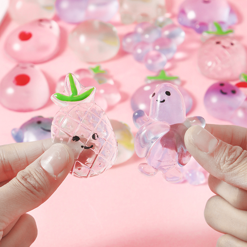 🌈🍇สกุชชี่ตุ๊กตาการ์ตูนผลไม้นุ่มนิ่ม🍊📌สุ่มคละแบบ✅พร้อมส่งในไทย ของเล่นคลายเครียด ของเล่นบีบสกุชชี่