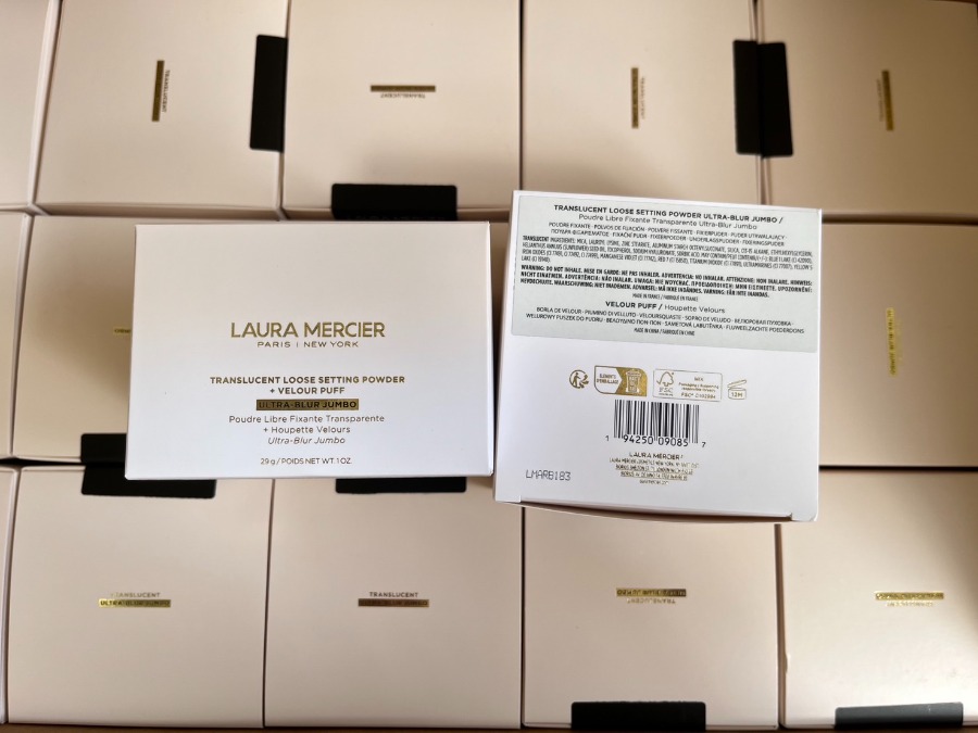 Laura Mercier Jumbo Translucent Loose Setting Powder Ultra-Blur 29 g. & Velour Puff