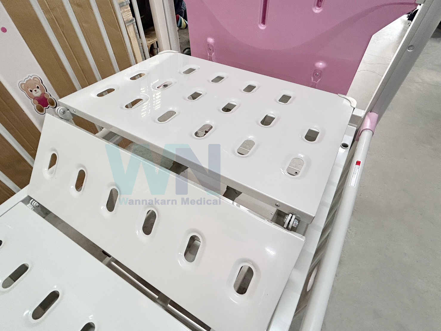 เตียงผู้ป่วยเด็กปรับมือหมุน 2 ไกร์ Model : CX2X
