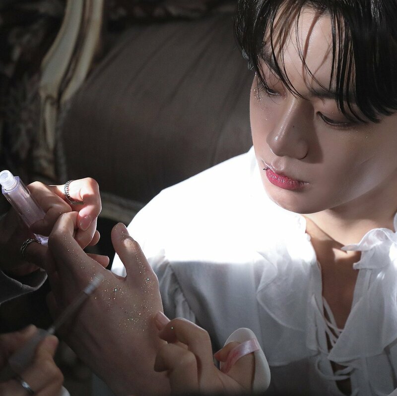 FLYNN Lightcatcher Liquid Glitter Eyeshadow 3.5 g. #01 White Light