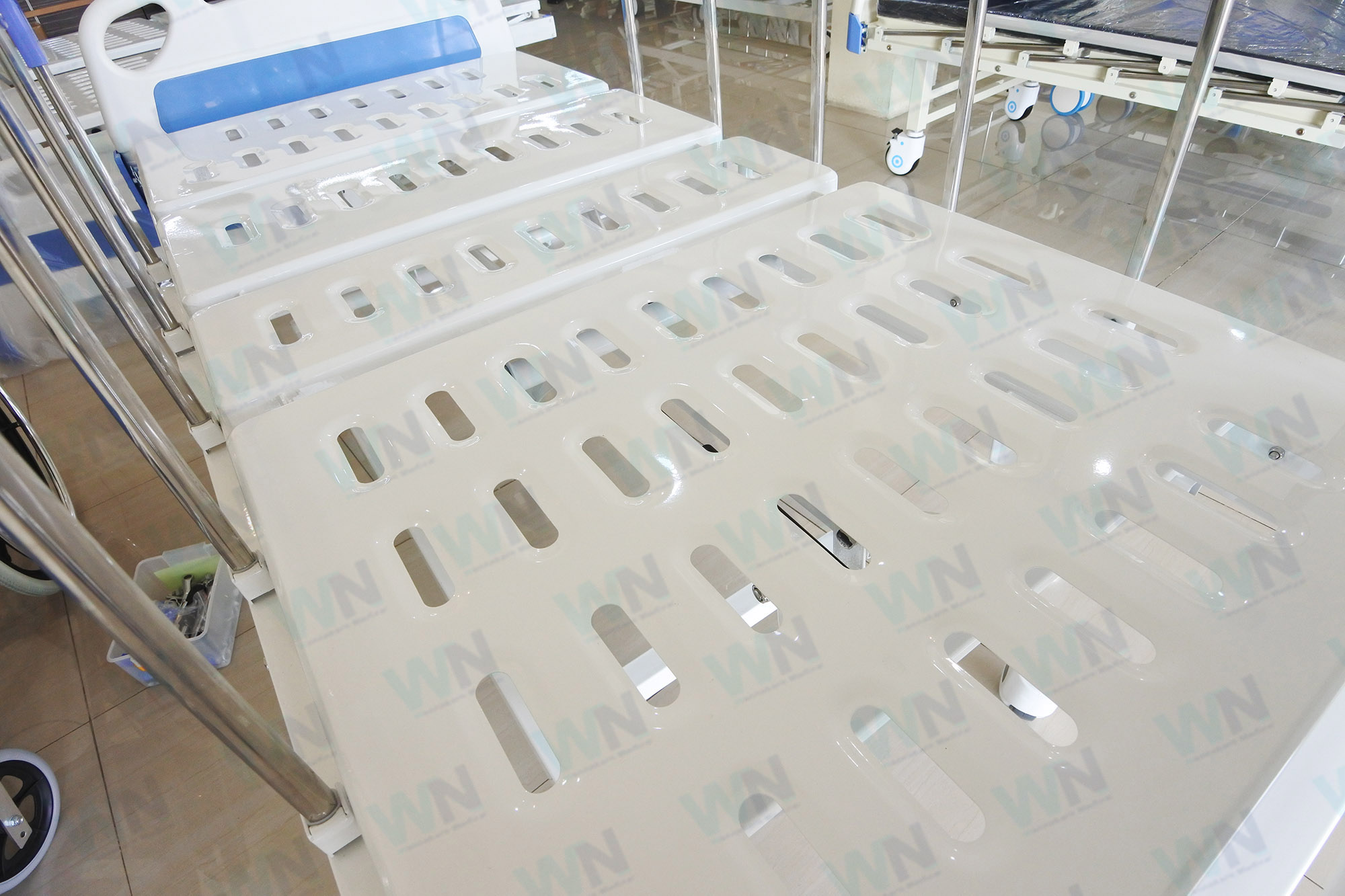 Medical Bed MK-B-01 เตียง 2 ไกร์ พร้อมเบาะสี่ตอน