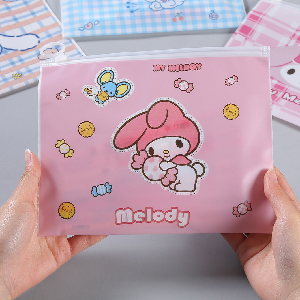 🌈กระเป๋าใส่เครื่องเขียน🌈A5 ลาย เมโล&ซินนา 21x17cm📌เลือกลาย ราคา 4 บาท✔️พร้อมส่ง Ohwowshop ซอง เครื่องเขียน กระเป๋า กระเป๋าดินสอ