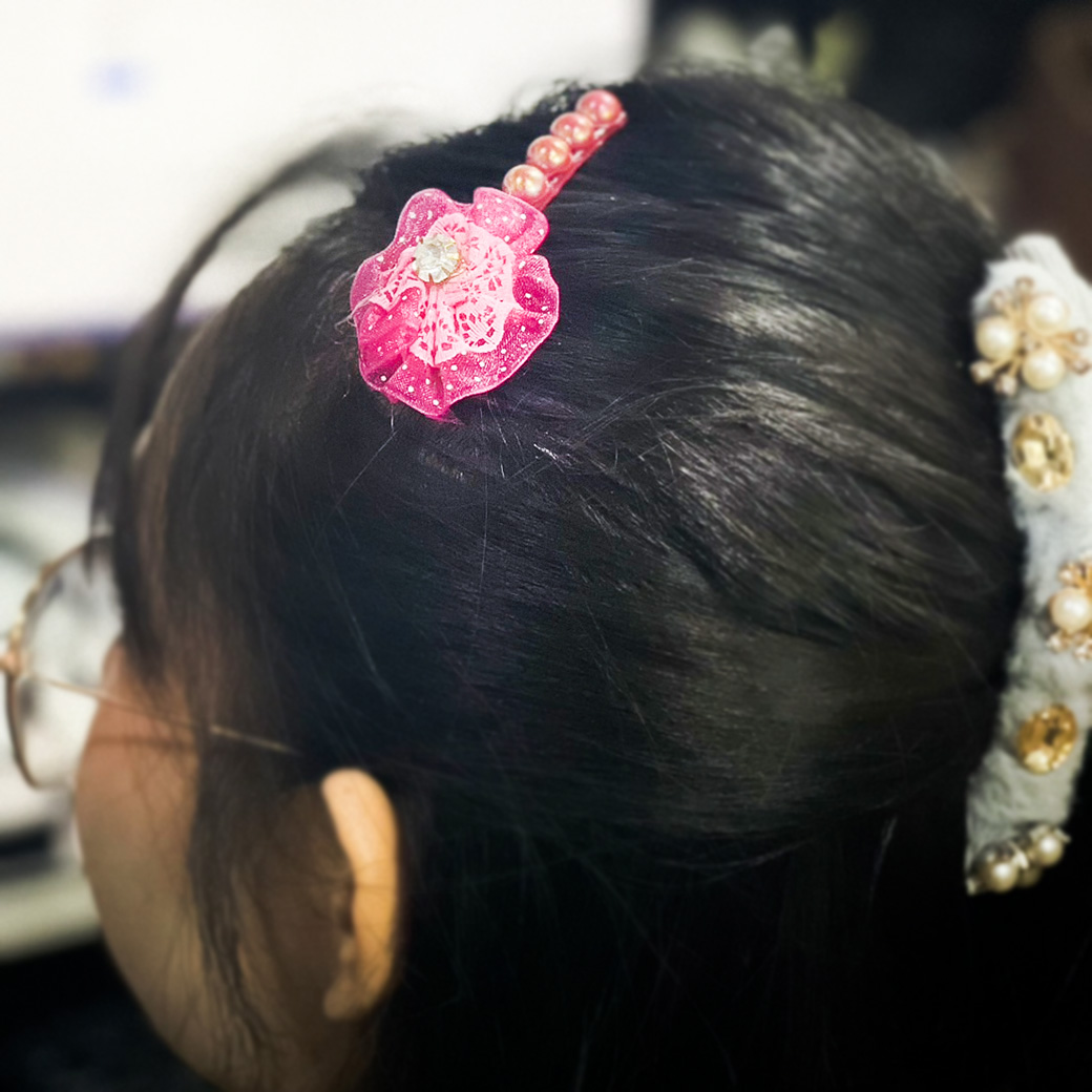 ✨หวีสับ หวีเสียบผมติดโบว์🧡แฟชั่นน่ารัก น้ำหนักเบา ไม่เจ็บศีรษะ📌สุ่มคละลาย✅พร้อมส่งในไทย ดีไซน์โบว์น่ารัก สีสันสดใส