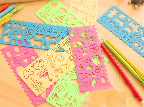 ไม้บรรทัด วาดรูปลายต่างๆ [สุ่มสี] ชิ้นละ 2 บาท Ohwowshop