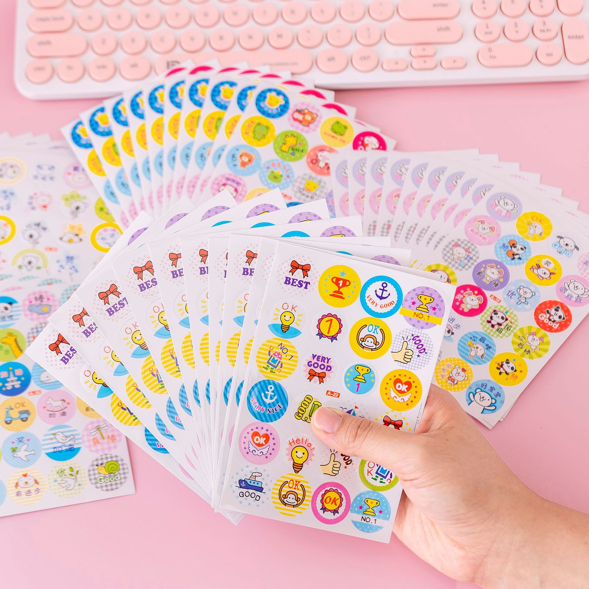 ⭐สติกเกอร์วงกลมลายการ์ตูน 4 แถว⭐เสริมทักษะ(เลือกแบบสินค้า)แผ่นละ 1 บาท✔️พร้อมส่ง Ohwowshop สติ๊กเกอร์ สวยงาม ราคาถูก เครื่องเขียน