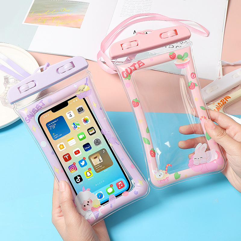 💦📞ซองกันน้ำมือถือลายการ์ตูน💦ขอบกันกระแทก🧡ขนาดใหญ่"พิเศษ"ใส่กับโทรศัพท์ทุกรุ่น💙ฟรีสายคล้องคอ ทัชสกรีนได้✅พร้อมในไทย กันน้ำ ซอง ซองโทรศัพท์กันน้ำ เล่นสงกรานต์