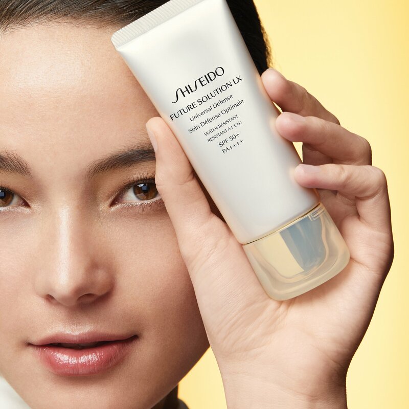 Shiseido Future Solution LX Universal Defense SPF50 50 ml.
