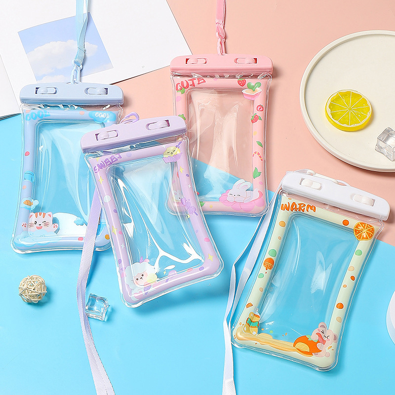 💦📞ซองกันน้ำมือถือลายการ์ตูน💦ขอบกันกระแทก🧡ขนาดใหญ่"พิเศษ"ใส่กับโทรศัพท์ทุกรุ่น💙ฟรีสายคล้องคอ ทัชสกรีนได้✅พร้อมในไทย กันน้ำ ซอง ซองโทรศัพท์กันน้ำ เล่นสงกรานต์