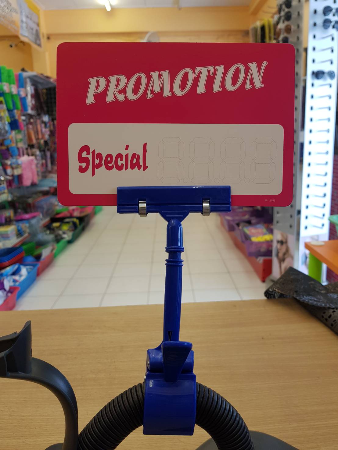 ตัวหนีบป้ายราคา และโฆษณา [คละสี] ชิ้นละ 10 บาท Ohwowshop