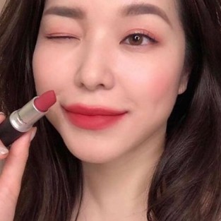 M.A.C Powder Kiss Lipstick 3 g. #923 Stay Curious