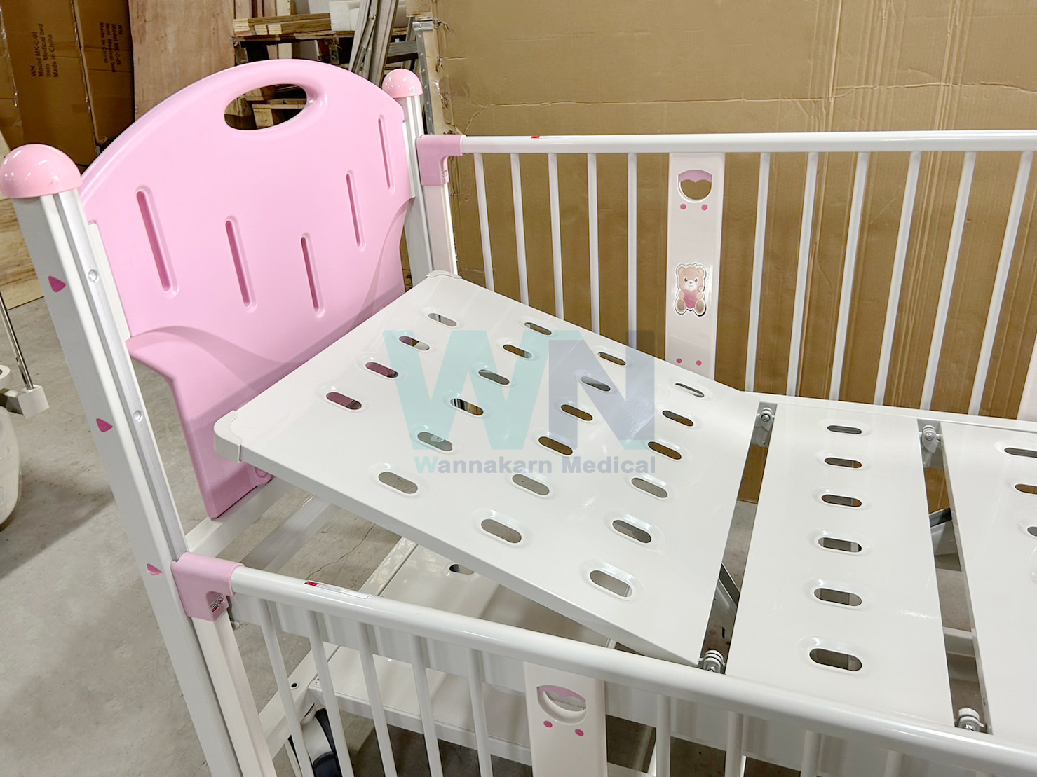 เตียงผู้ป่วยเด็กปรับมือหมุน 2 ไกร์ Model : CX2X