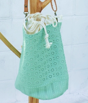 กระเป๋าผ้าลูกไม้ทรงถังสายเชือกรูดปิด เปิด