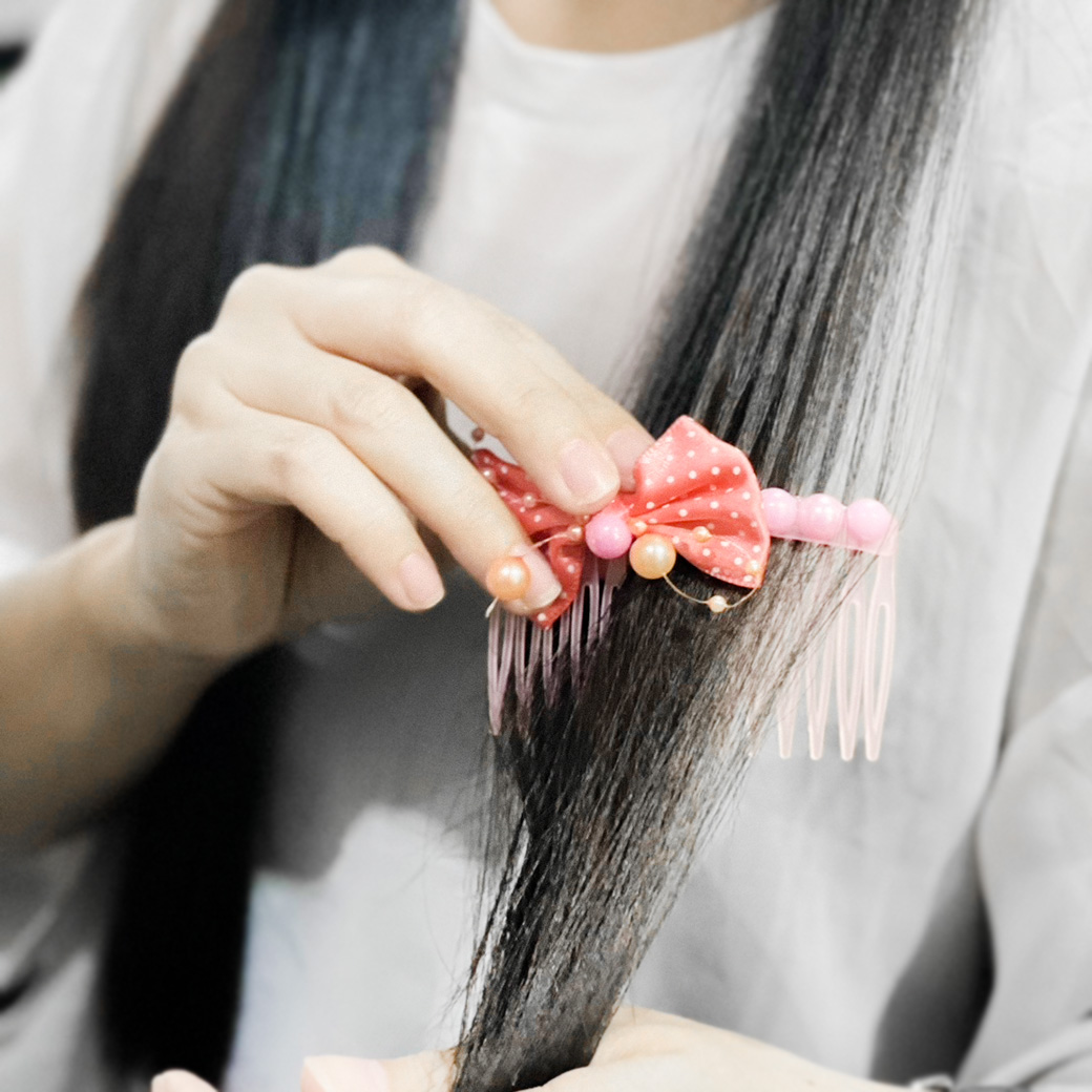 ✨หวีสับ หวีเสียบผมติดโบว์🧡แฟชั่นน่ารัก น้ำหนักเบา ไม่เจ็บศีรษะ📌สุ่มคละลาย✅พร้อมส่งในไทย ดีไซน์โบว์น่ารัก สีสันสดใส