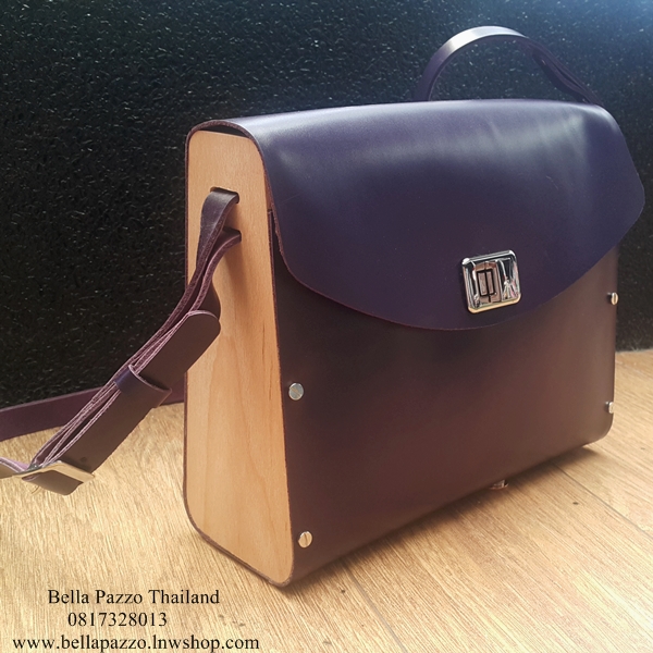 กระเป๋าหนังข้างไม้ กxยxส=8.5x23x18.5 cm"