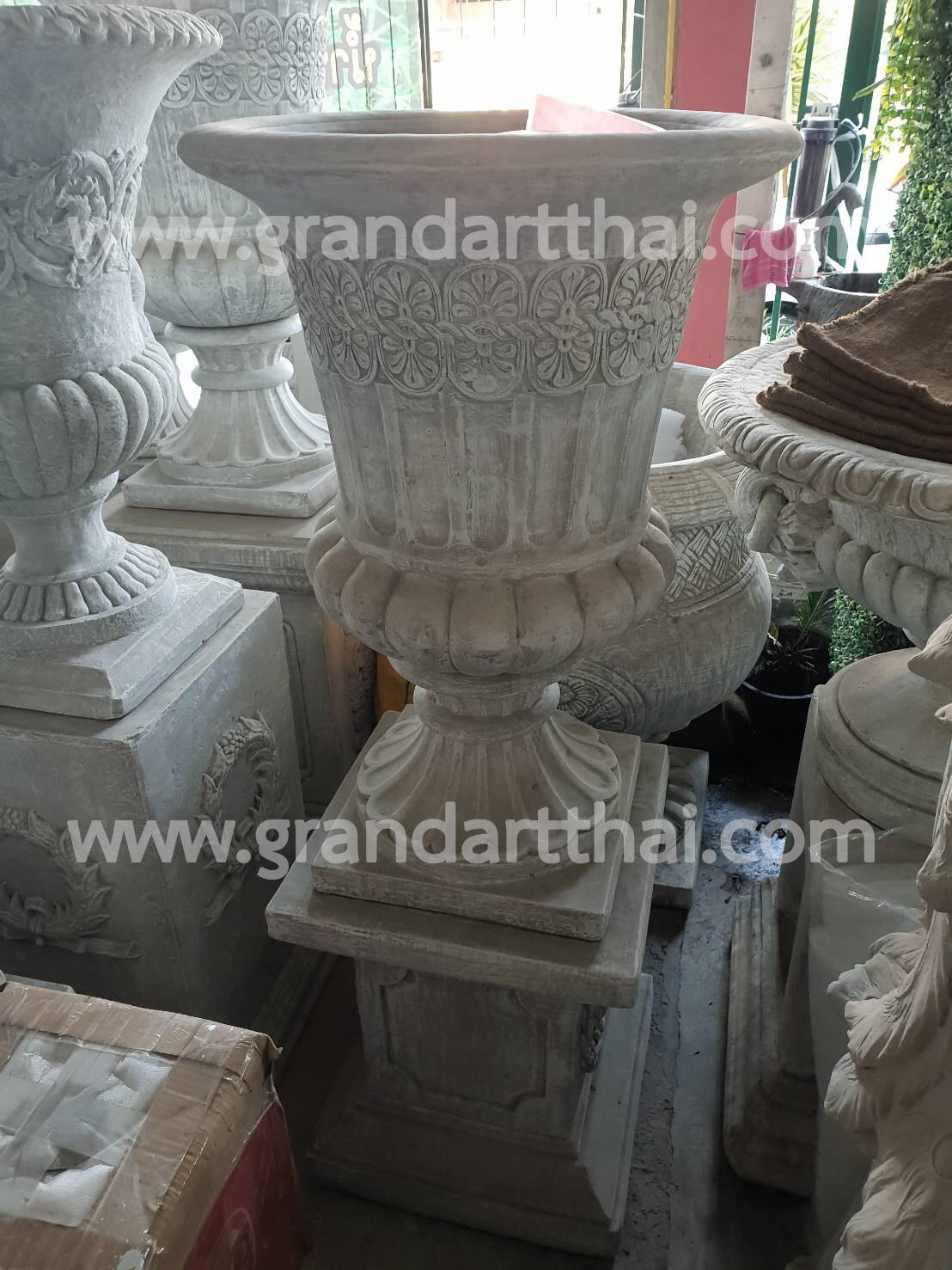 กระถางลายสูง