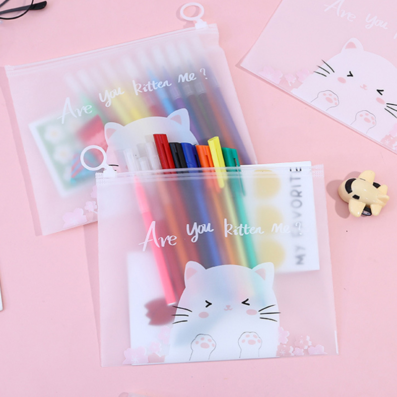🌈กระเป๋าใส่เครื่องเขียน A5🐱🌈Lovely Cat 21x17cm📌เลือกลาย ราคา 4 บาท✔️พร้อมส่ง Ohwowshop ซองใส่เครื่องเขียน ซอง เครื่องเขียน กระเป๋า กระเป๋าดินสอ