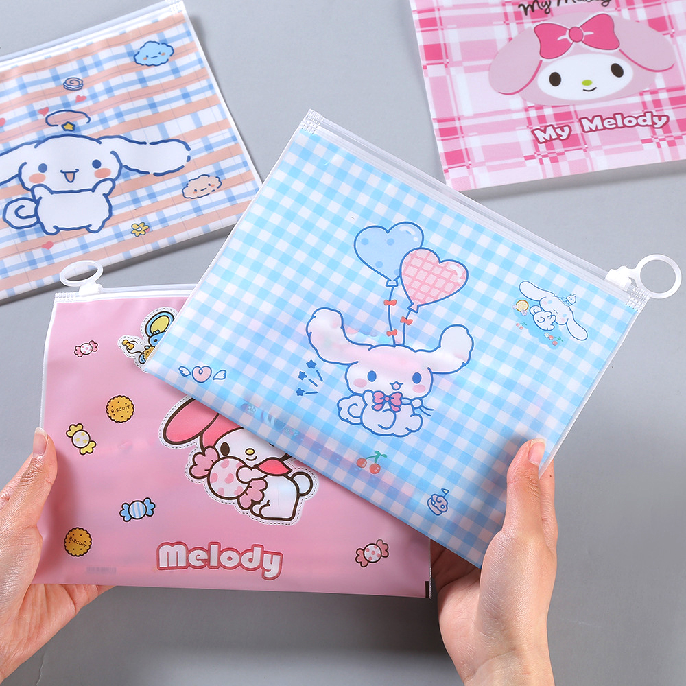 🌈กระเป๋าใส่เครื่องเขียน🌈A5 ลาย เมโล&ซินนา 21x17cm📌เลือกลาย ราคา 4 บาท✔️พร้อมส่ง Ohwowshop ซอง เครื่องเขียน กระเป๋า กระเป๋าดินสอ