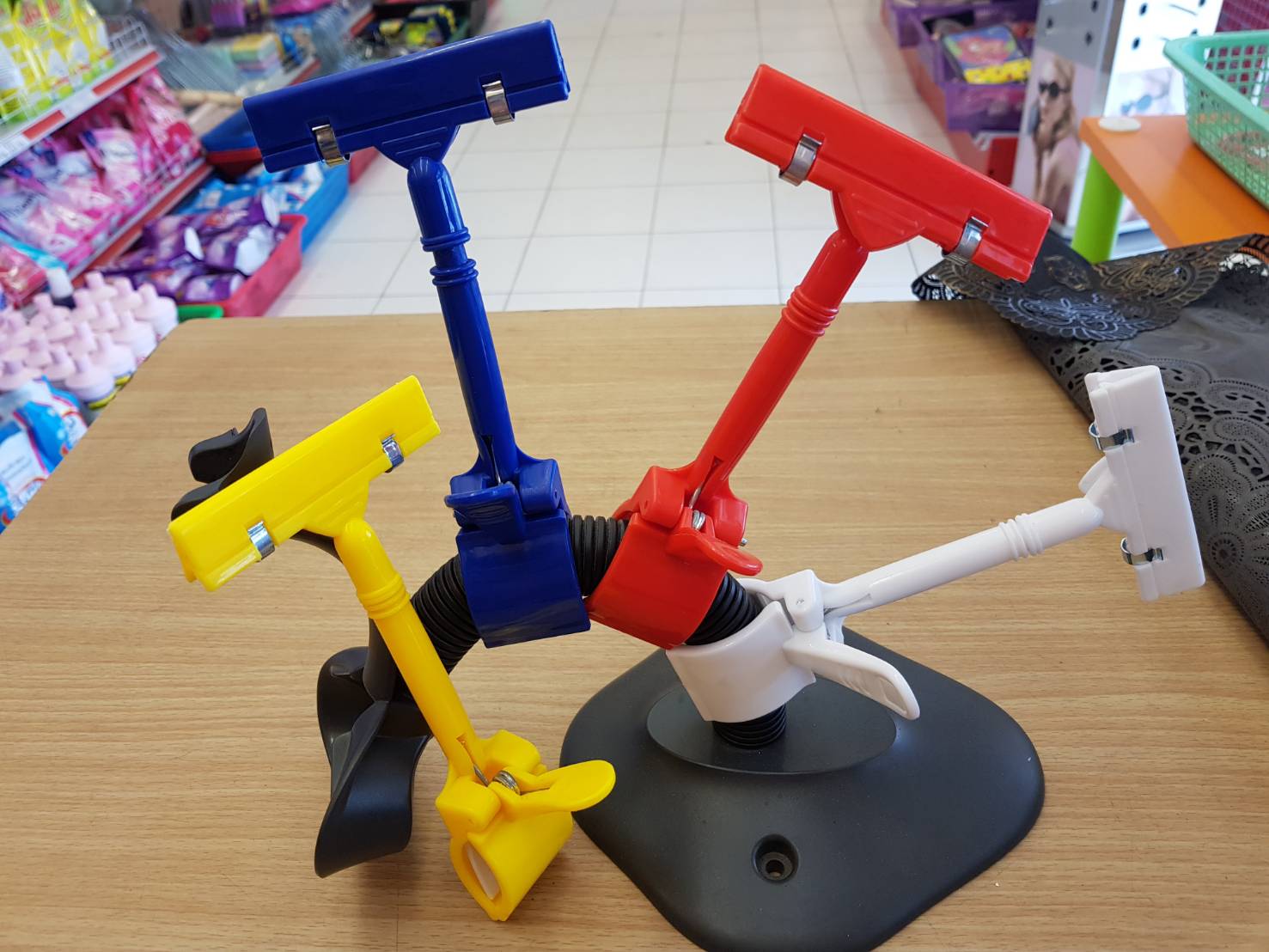 ตัวหนีบป้ายราคา และโฆษณา [คละสี] ชิ้นละ 10 บาท Ohwowshop