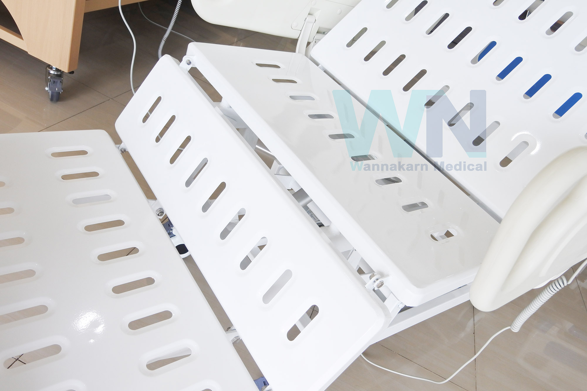 Medical Bed MK-E-02 เตียงผู้ป่วยปรับไฟฟ้า 3 ฟังก์ชั่น ราวปีกนก