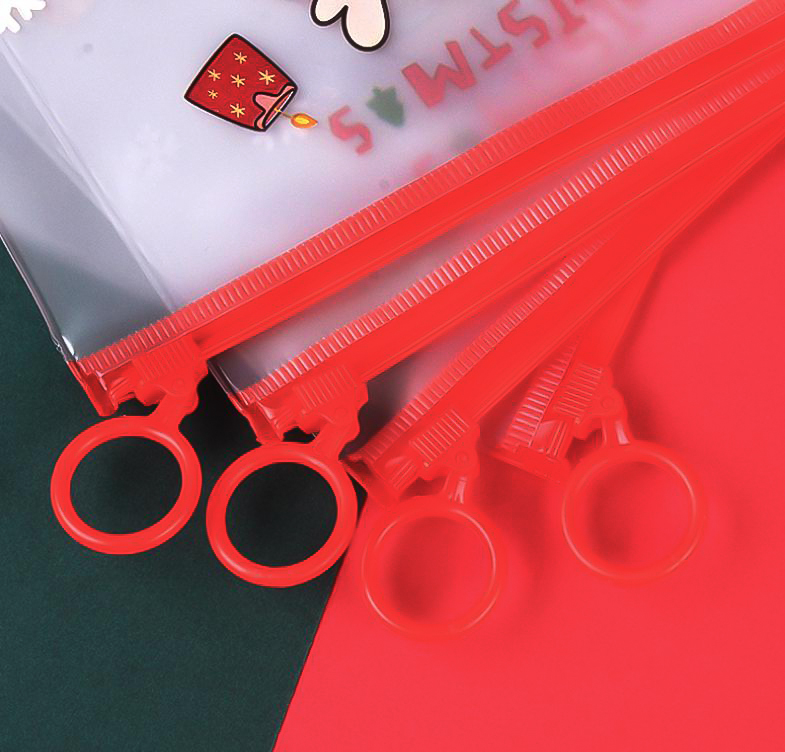 🎄กระเป๋าใส่เครื่องเขียนA5⭐Merry christmas SS2 17x22.4 ราคา 4-5 บาท📌เลือกลาย ✔️พร้อมส่ง Ohwowshop ซองใส่เครื่องเขียน ซอง เครื่องเขียน
