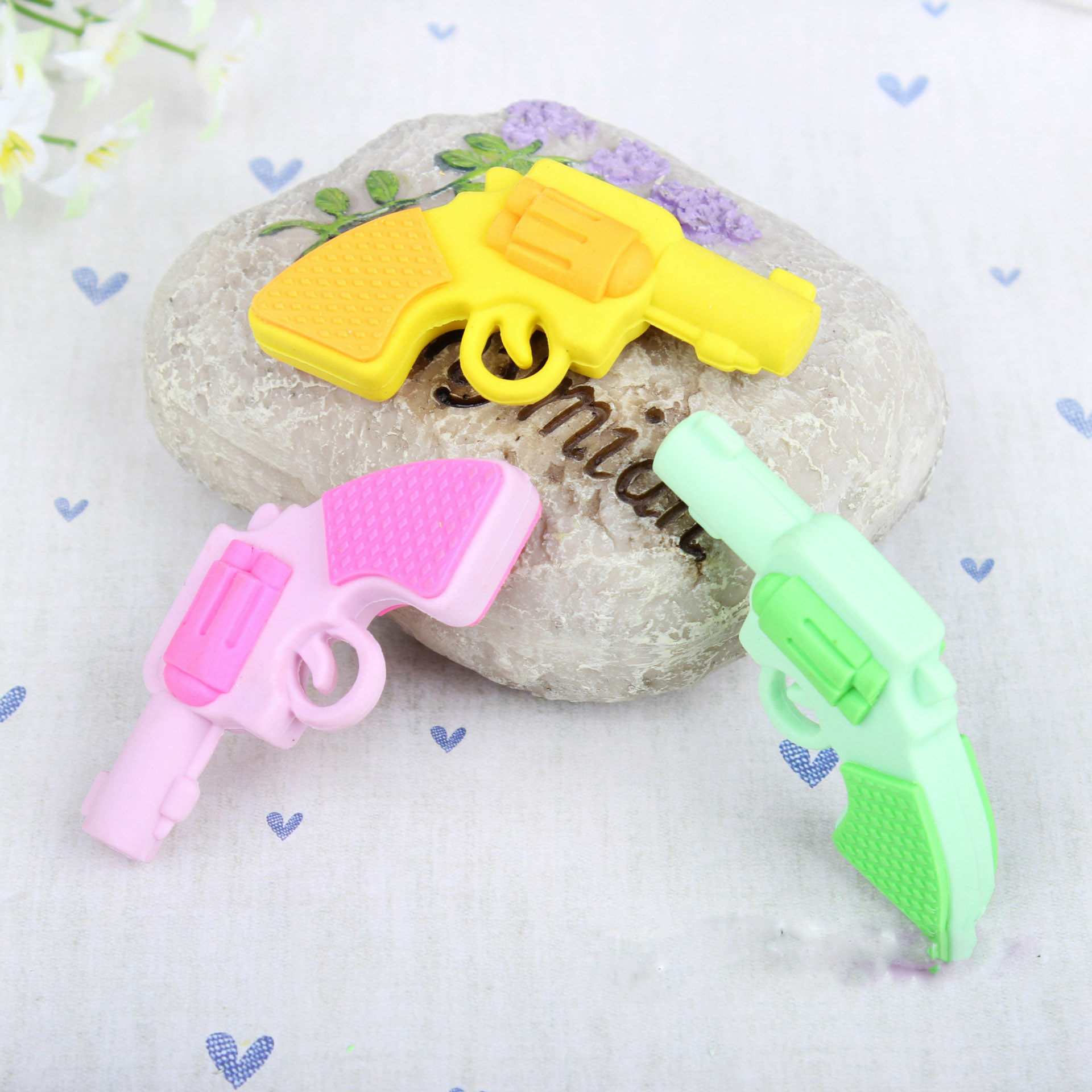 ยางลบปืน [สุ่มสี] ชิ้นละ 3 บาท Ohwowshop