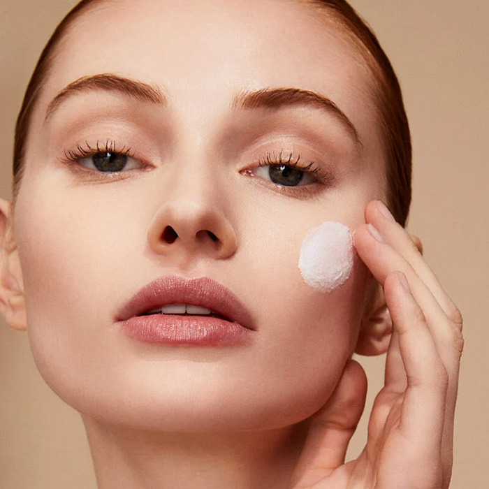 Cle De Peau Skin-Refining Clay Scrub 90 ml.