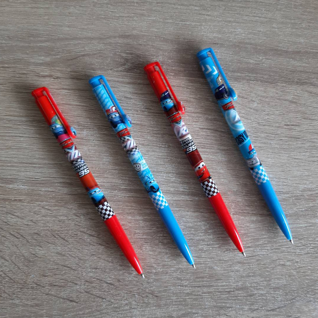 ปากกากดแฟนซี ซีรีส์ แมกควีน ไส้สีน้ำเงิน หัวเล็ก 0.5 ด้ามละ 9 บาท สุ่มลาย 📦ยกกล่อง 60 ด้าม✔️พร้อมส่ง เครื่องเขียน