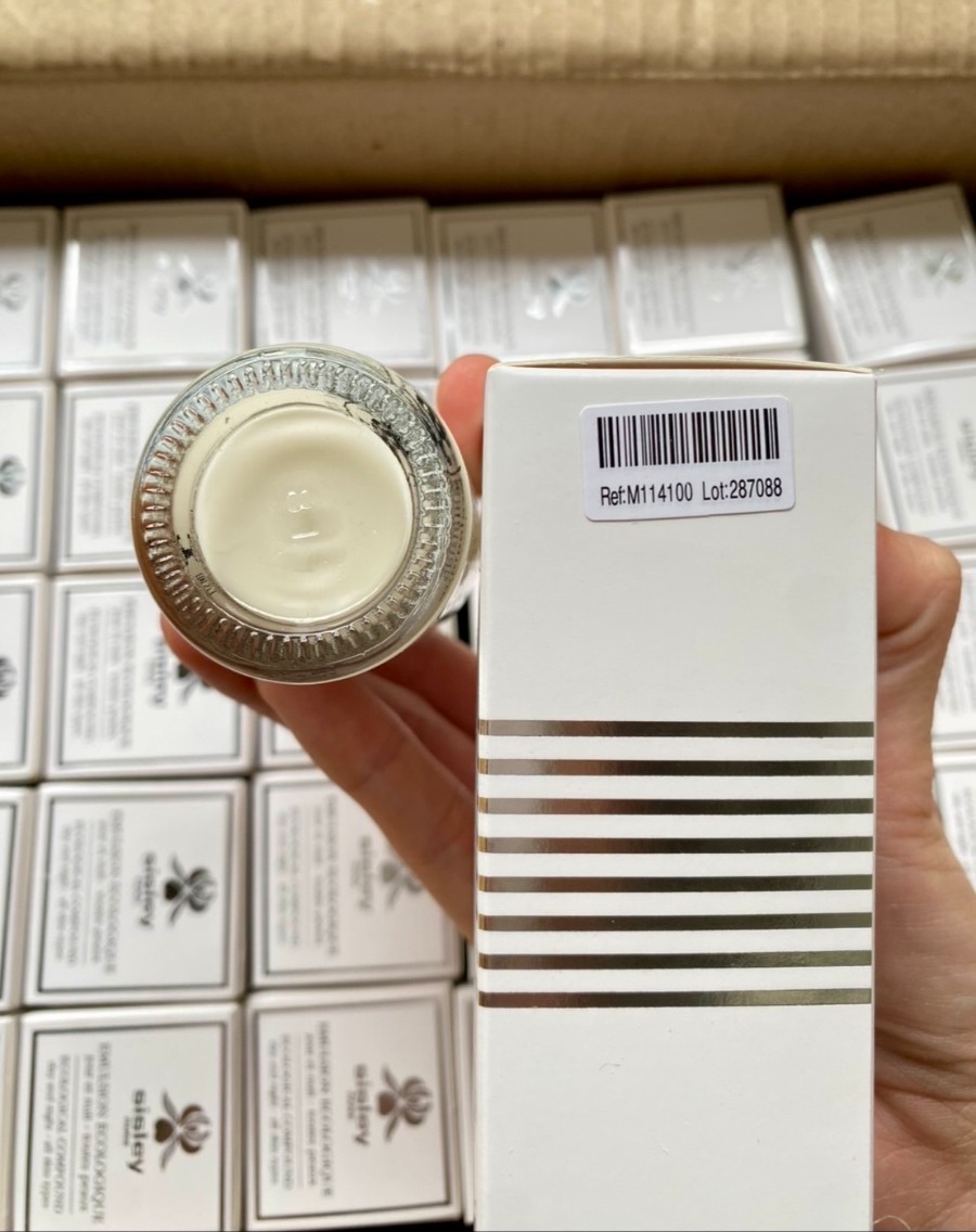 Sisley Emulsion Ecologique Ecological Compound Day and Night All Skin Type 30 ml.