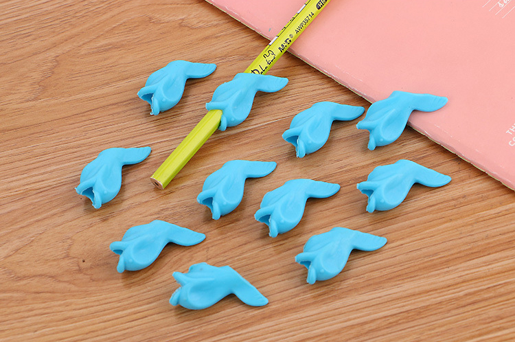 ปลอกจับดินสอ รูปปลา ชิ้นละ 1 บาท มี 2 สี (สุ่มสี) ✔️พร้อมส่ง Ohwowshop