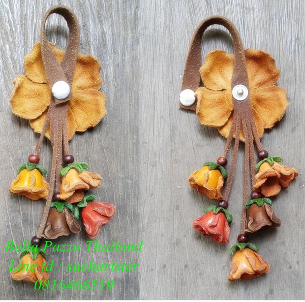 พวงกุญแจและที่แขวนกระเป๋าดอกกุหลาบป่าหนังแท้แฮนด์เมด ห้อยพวงกระเจี๊ยบ