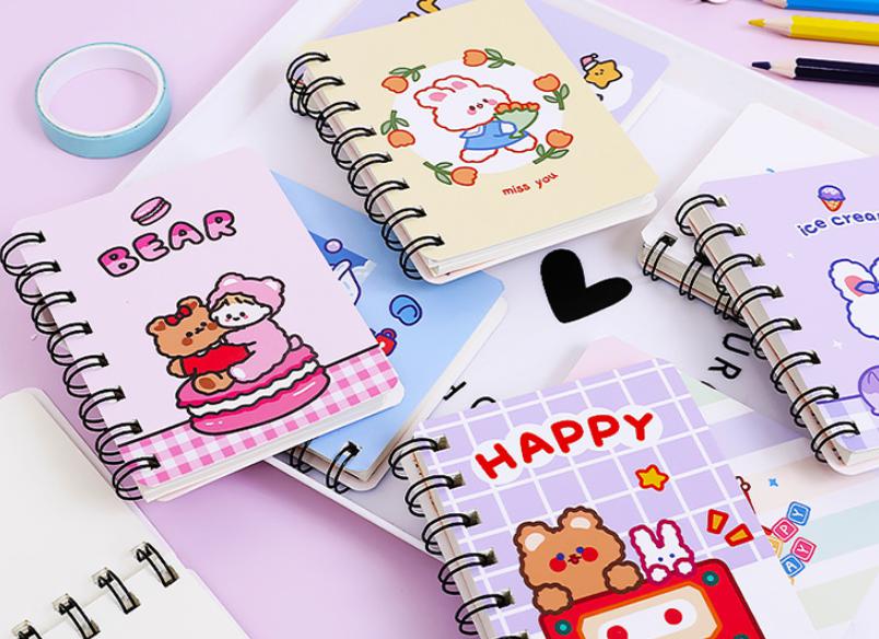 🌈สมุดบันทึกเล็กสันห่วง Happy cartoon 10.5x8cm เล่มละ 8 บาท(🤔สินค้าสุ่มตามแบบ)✔️พร้อมส่ง Ohwowshop เครื่องเขียน กระดาษ