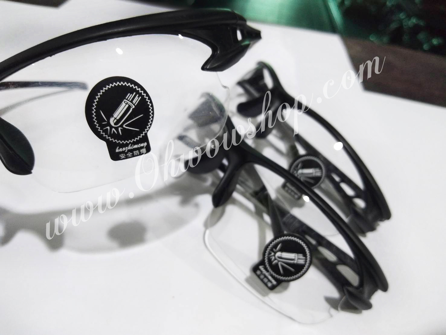 แว่นทรงสปอร์ต แบบใส ชิ้นละ 14 บาท Ohwowshop