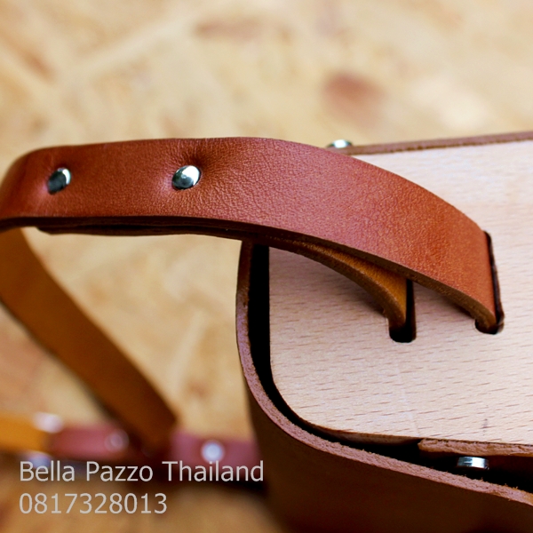 กระเป๋าหนังข้างไม้ กxยxส=8.5x23x18.5 cm"