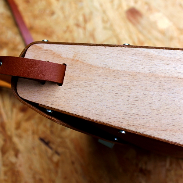 กระเป๋าหนังข้างไม้ กxยxส=8.5x23x18.5 cm"