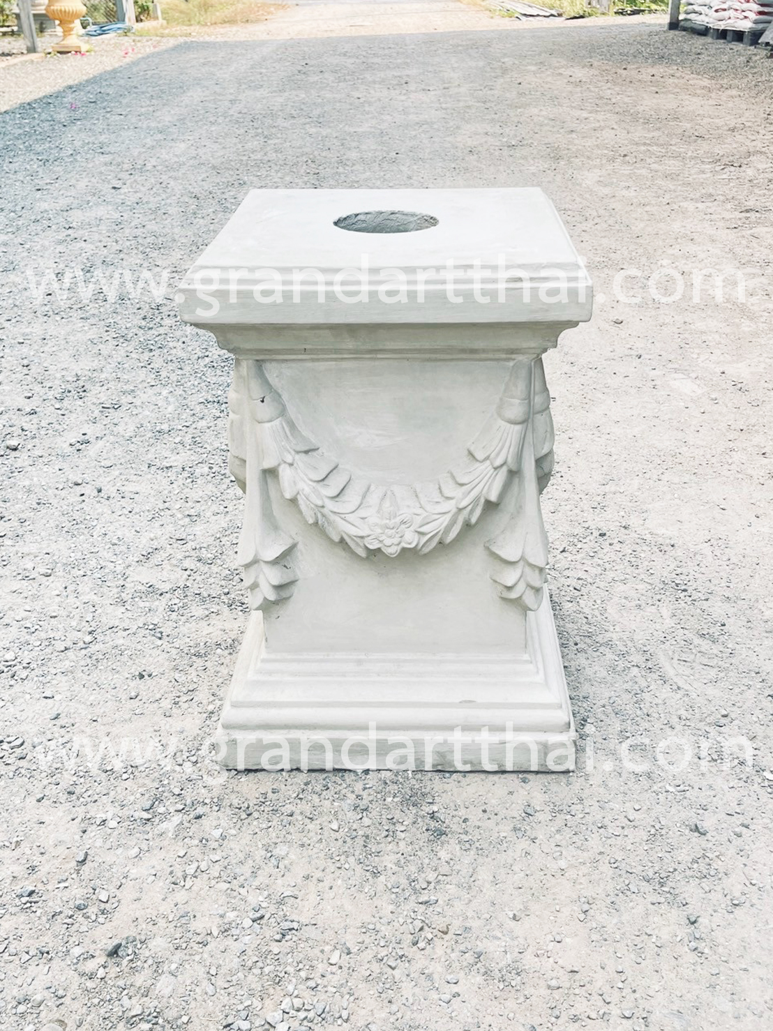 แท่นเหลี่ยมลายมาลัย 30/60