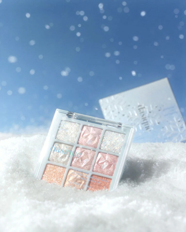 Dasique Shadow Palette 7.5 g. #25 Holiday Snow Ball.