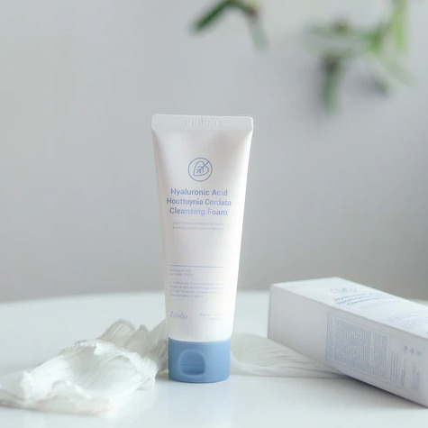 Esfolio Hyaluronic Acid Houttuynia Cordata Cleansing Foam 100 g.