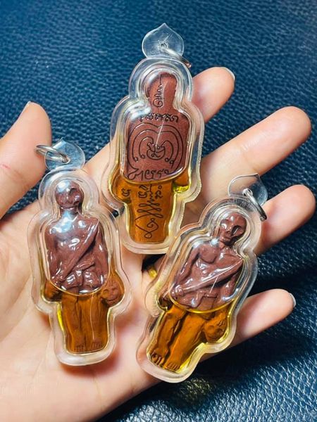 พ่อหุ่นพยนต์ขุนพิทักษ์ เลี่ยมน้ำมันว่าน